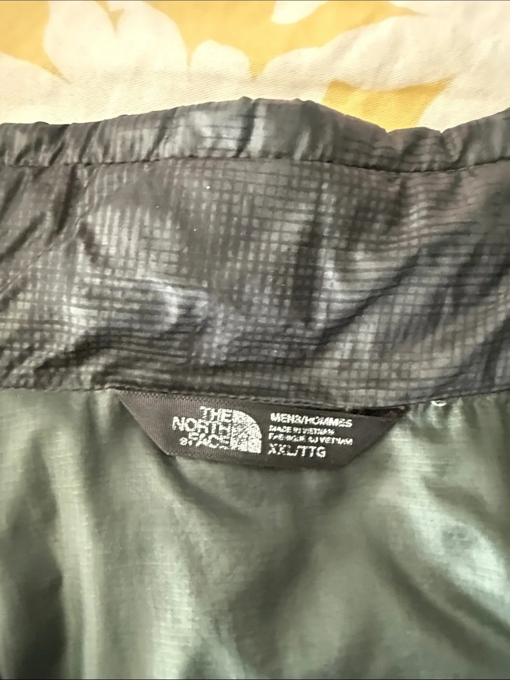 The North Face Men's Lightweight Quilted Puffer Jacket - Charcoal Gray